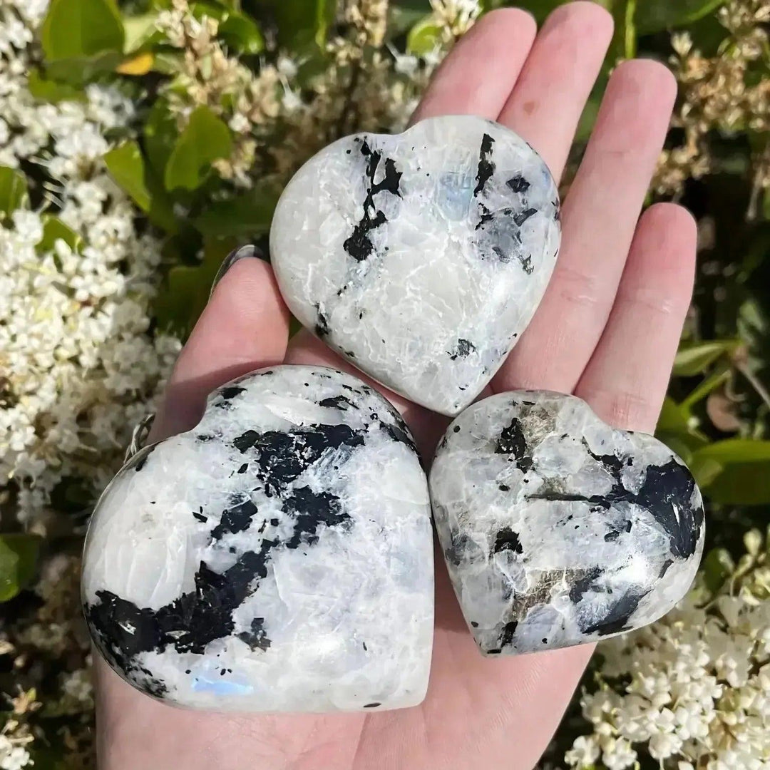 Moonstone Crystal: Meaning, Healing Properties & Uses