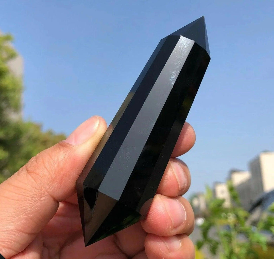 Black Tourmaline vs Obsidian: How to Tell the Difference