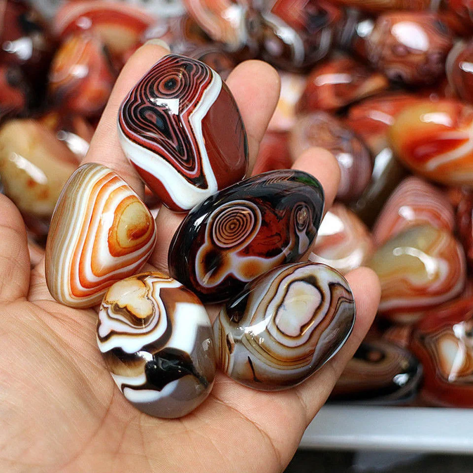 Agate Crystal: Grounding, Balance & Protective Energy
