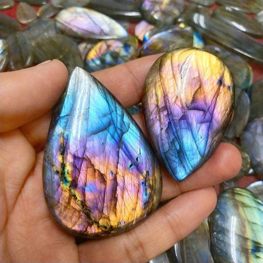Labradorite Crystal: Transformation, Magic & Intuitive Awakening