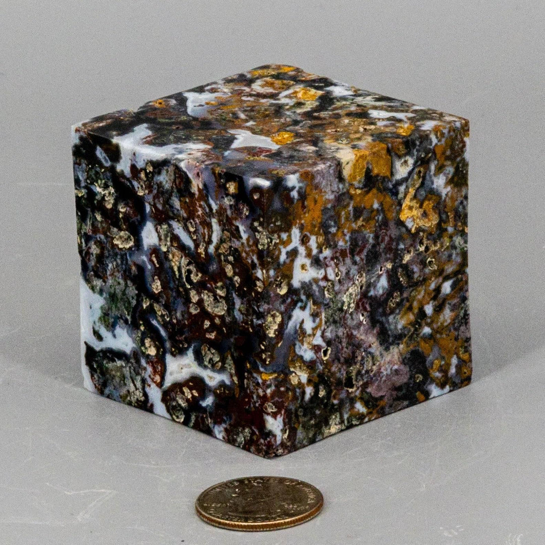 Agate Cube w/t cut Corner 416g: Earthy banded agate cube with a polished finish and distinctive angled corner.