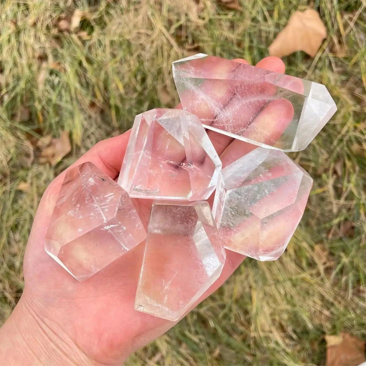 1pc Natural Clear Quartz Handcrafted Freeform Ornament, Home Decor, Perfect Holiday Gift for Christmas, Halloween, Easter