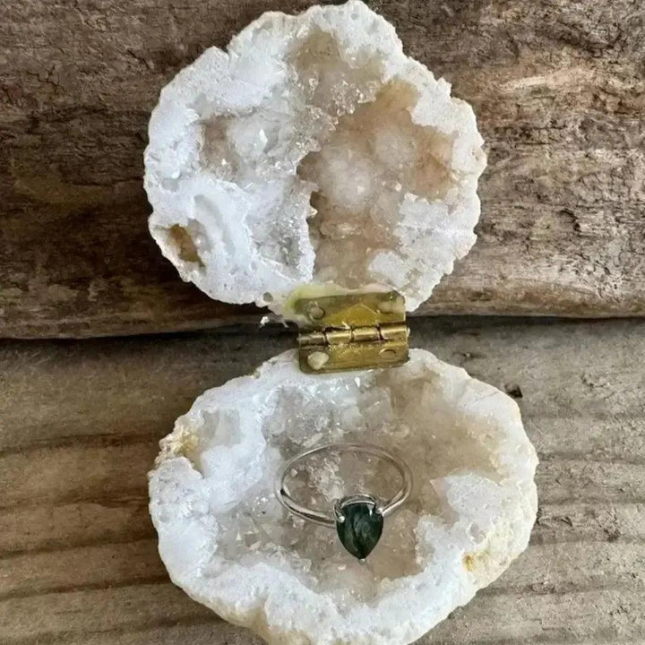 White Moroccan Agate geode ring box from Crystal Destiny, featuring a silver ring with a dark green stone.