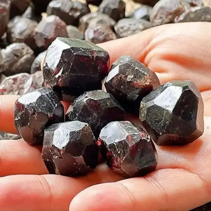 Natural red garnet crystal rough stones, dark reddish-brown, raw faceted gemstones for healing and spiritual gifts.