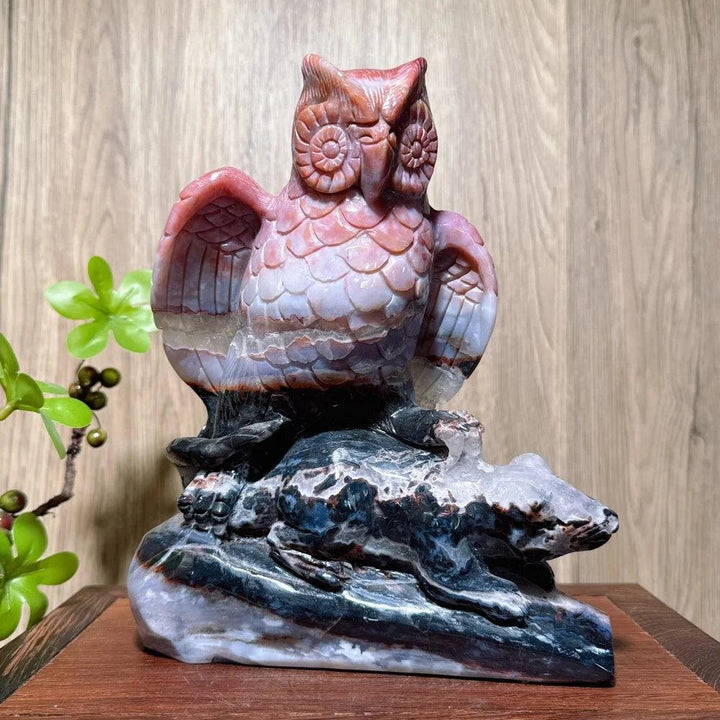 Hand-carved natural agate quartz owl catching mouse, a unique Feng Shui home decor ornament.