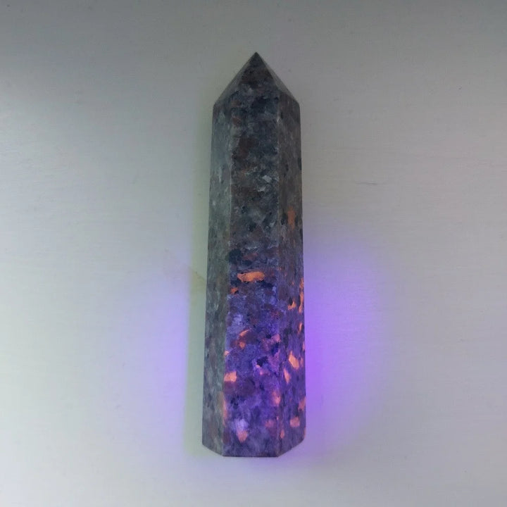 Yooperlite Crystal Tower UV Reactive Glowing Stone