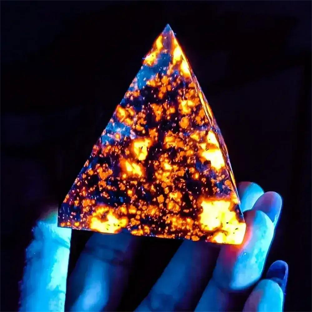 Yooperlite Crystal Pyramid UV Reactive