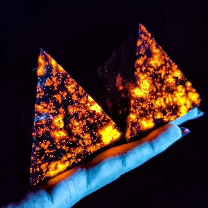 Yooperlite Crystal Pyramid UV Reactive