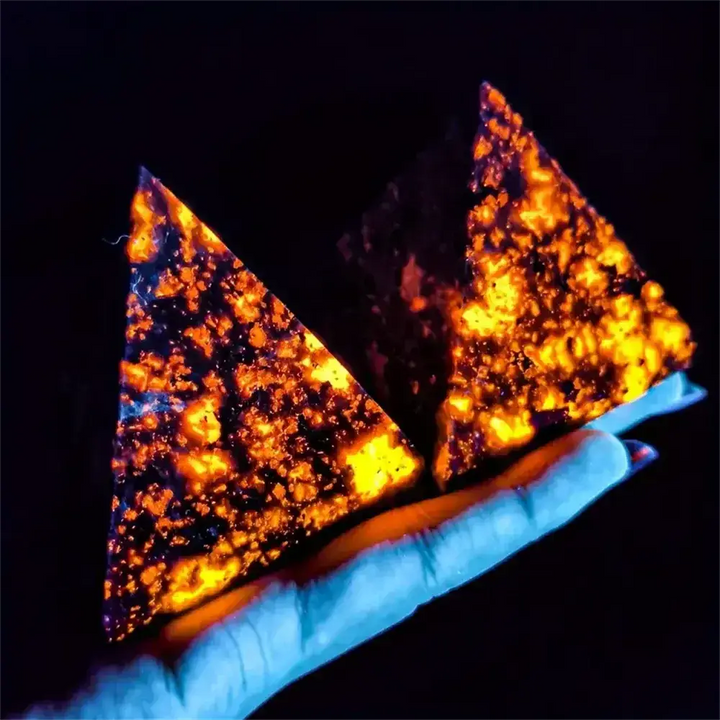 Yooperlite Crystal Pyramid UV Reactive-Pyramids-Ali-34mm-Yooperlite-Crystal Destiny