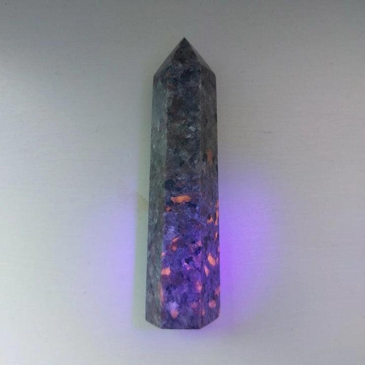 Yooperlite Crystal Tower UV Reactive Glowing Stone